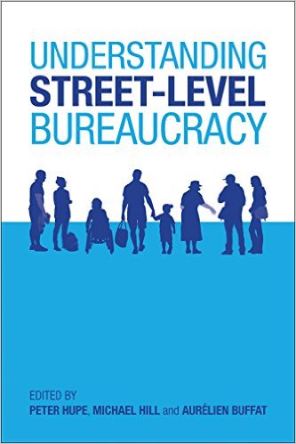 Understanding street-level bureaucracy 책표지