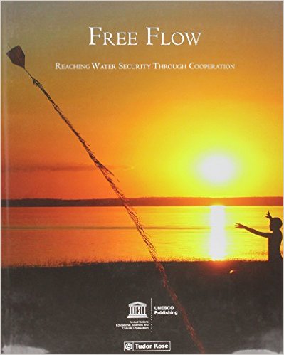 Free flow : reaching water security through cooperation 책표지