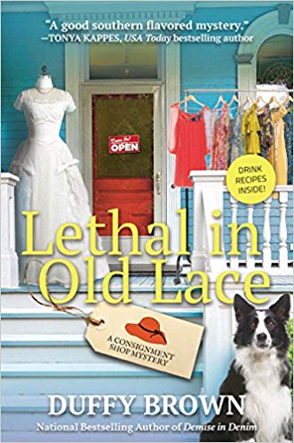 Lethal in old lace : a consignment shop mystery 책표지